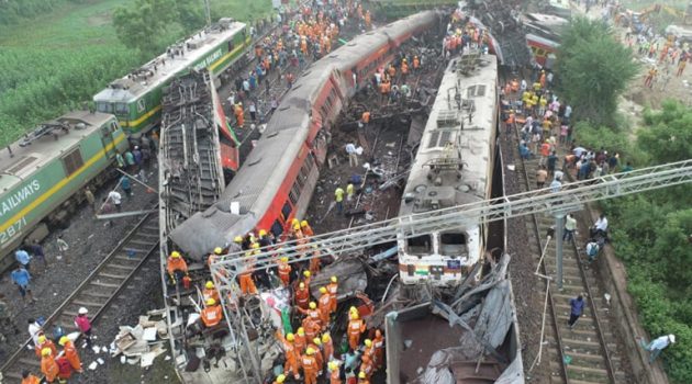 Ινδία: Σιδηροδρομική τραγωδία με 288 νεκρούς και 850 τραυματίες