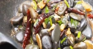 Κίνα: Οι τηγανιτές πέτρες αποτελούν το ανερχόμενο streat food της…