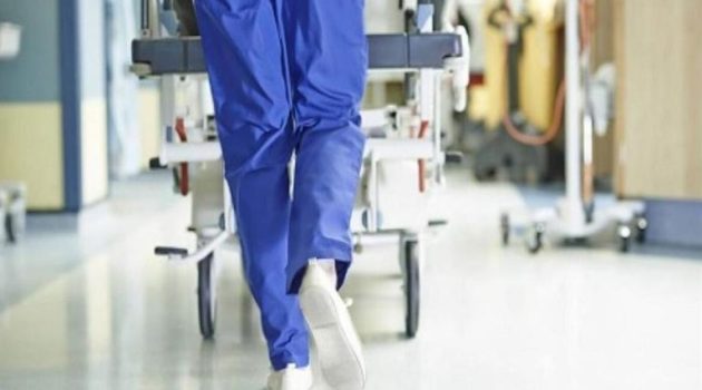 Θεσσαλονίκη: Γυναίκα σε κατάσταση αμόκ, ξυλοκόπησε νοσηλεύτριες – Μεταφέρθηκε σε ψυχιατρική κλινική