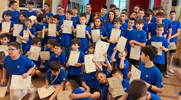 Ο Δήμαρχος Αγρινίου επέδωσε επαίνους στους μαθητές που διακρίθηκαν στην Ολυμπιάδα Αθλητικής Ρομποτικής (Photos)