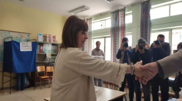 Εθνικές Εκλογές 25ης Ιουνίου: Στο 44ο Δημοτικό Σχολείο Αθηνών ψήφισε η Πρόεδρος της Δημοκρατίας