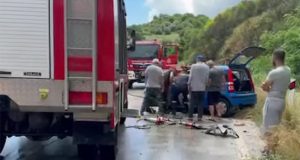 Σοβαρό Τροχαίο στη Στράτου – Επιχείρηση απεγκλωβισμού των τραυματιών (Photos)
