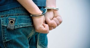 Αγρίνιο: Αστυνομικοί της Ασφάλειας συνέλαβαν 20χρονο φυγόποινο