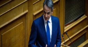 Βουλή – Μητσοτάκης: Εισαγωγικός μισθός 950 ευρώ – Αυξήσεις στο…