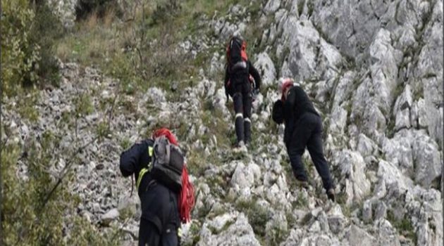 Νεκρός 70χρονος έπεσε από γκρεμό πέντε μέτρων στον δρόμο Καρπενησίου – Αγρινίου