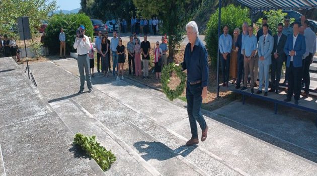 Δημ. Τραπεζιώτης: Κατάθεση Στεφάνου στο Μνημείο των εκτελεσθέντων στα Καλύβια (Video – Photos)