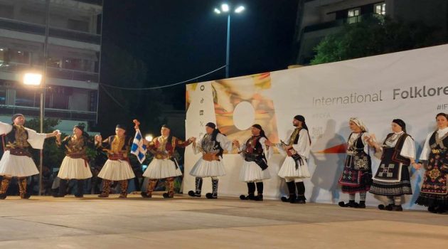 Αγρίνιο – Διεθνές Φεστιβάλ Παραδοσιακών Χορών: Η Ελληνική βραδιά | Βράβευση Γιάννη Κάτσιου (Videos – Photos)