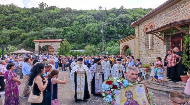 Ιερά Μονή Παναγίας Λυκουρίσσης: Ο Εσπερινός της Καταθέσεως της Τίμιας Ζώνης της Θεοτόκου (Photos)
