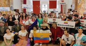 Αγρίνιο: Αντιπροσωπείες χορευτικών συγκροτημάτων στην αίθουσα συνεδριάσεων του Δημ. Συμβουλίου…