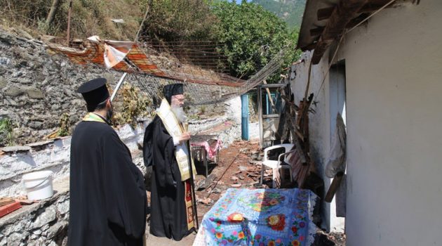 Πλάτανος Ναυπακτίας: Τρισάγιο του Μητροπολίτη Ιερόθεου στο σπίτι των ηλικιωμένων που απανθρακώθηκαν