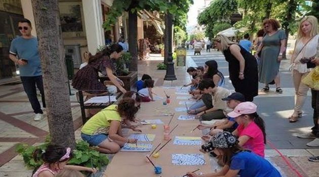 Αγρίνιο: «Τα παιδιά παίζουν το Σάββατο στους πεζόδρομους της πόλης»