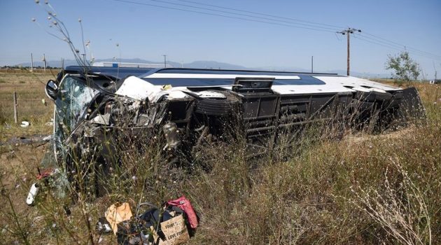 Ε.Ο. Αθηνών – Ευζώνων: Τέσσερις οι νεκροί από τη σύγκρουση λεωφορείου με δύο αυτοκίνητα