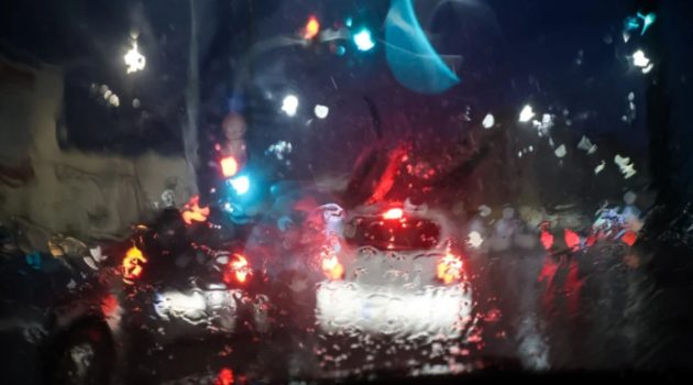 Όσα πρέπει να προσέχουμε όταν οδηγούμε σε συνθήκες βροχής και έντονης ολισθηρότητας