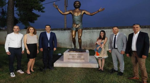 Αγρίνιο: Με συγκίνηση η τελετή αποκαλυπτηρίων του ανδριάντα του Μιχάλη Κούση (Videos – Photos)