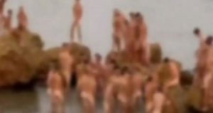 Χανιά: Άνδρες … ολόγυμνοι στην παραλία των Αγίων Αποστόλων! (Video)