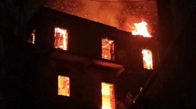 Κατούνα: Κάηκαν δύο σπίτια (Photos)
