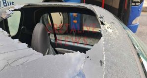 Ηράκλειο: Τμήμα μπαλκονιού έπεσε πάνω σε αυτοκίνητο (Photos)