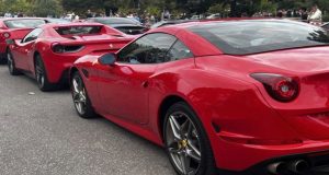 Κέρκυρα: 29 κατακόκκινες Ferrari και τέσσερις σε… διαφορετικά χρώματα! (Photos)