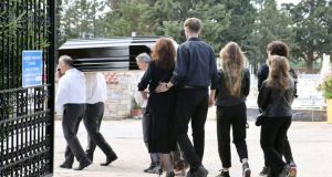 Τελέστηκε η κηδεία του Αίαντα Μανθόπουλου – Τραγικές φιγούρες τα…