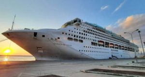 Πάτρα: Το κρουαζιερόπλοιο-φάντασμα θα μετακινηθεί στο Λιμάνι του Αστακού