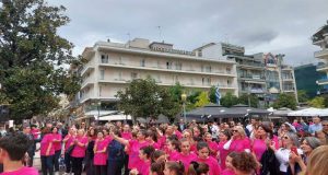 Άνδρες και Γυναίκες «έβαψαν» ροζ το Αγρίνιο ενάντια στον Καρκίνο…