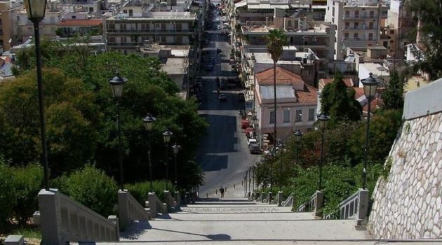 Πάτρα: Σε καταρράκτη μετατράπηκαν οι Σκάλες Αγίου Νικολάου (Video)