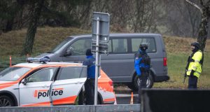 Ελβετία: Καταδίωξη οχήματος με 14 μετανάστες – Πέρασε από τη…