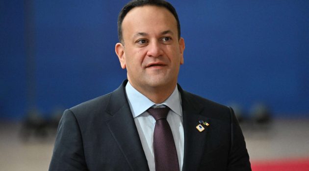 Ο πρωθυπουργός της Ιρλανδίας καταδικάζει εμπρησμό – Φέρεται να έγινε σε ξενοδοχείο για αιτούντες άσυλο