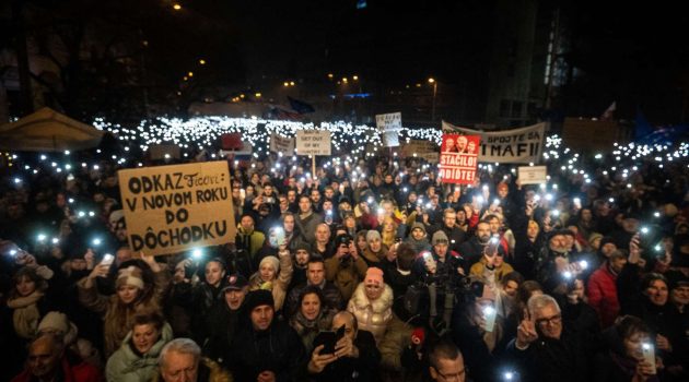 Σλοβακία: Μεγάλες διαδηλώσεις κατά μεταρρυθμίσεων στον ποινικό κώδικα – Μειώνει τις ποινές για διαφθορά