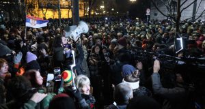 Σερβία: Διαδηλώσεις αντιπολίτευσης και επεισόδια στο δημαρχείο του Βελιγραδίου