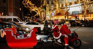 Χριστούγεννα στον κόσμο: Κοινό χαρακτηριστικό ο Άγιος Βασίλης και οι…