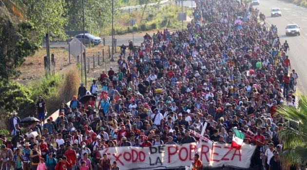 Μεξικό -ΗΠΑ: «Τεράστιο» καρβάνι μεταναστών κατευθύνεται προς τα αμερικανικά σύνορα