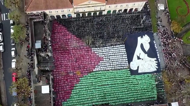 Ισπανία: «Δεν θα αποδεχτούμε μια νέα Γκερνίκα» – Mήνυμα αλληλεγγύης στους Παλαιστινίους από τους κατοίκους της βασκικής πόλης