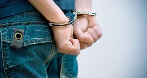 Μεσολόγγι: Συνελήφθη άνδρας με κατσαβίδι – Είχε «μπουκάρει» σε δύο…