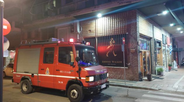 Αγρίνιο: Φωτιά στο κέντρο της πόλης – Κινητοποίηση της Πυροσβεστικής (Photos)
