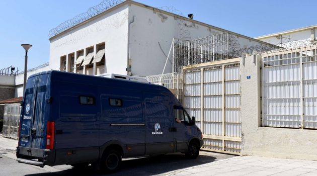 Έφοδος της Δίωξης Ναρκωτικών στις φυλακές Κορυδαλλού – Κατασχέθηκαν μαχαίρια και κοκαΐνη