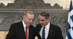 Reuters: Γυρίζοντας σελίδα, Ελλάδα και Τουρκία συμφωνούν να βελτιώσουν τις…