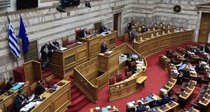 Υψηλοί τόνοι στη Βουλή στη συζήτηση για τον προϋπολογισμό –…