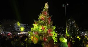 Δήμος Αμφιλοχίας: Φωταγωγήθηκαν όλα τα Χριστουγεννιάτικα Δέντρα της πόλης (Photos)
