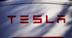 Tesla: Ανακαλεί πάνω από 2 εκατ. οχήματα λόγω ελαττώματος στον…