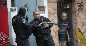 Βραζιλία: Παραδόθηκε στις αρχές ο αρχηγός της μεγαλύτερης παραστρατιωτικής οργάνωσης…