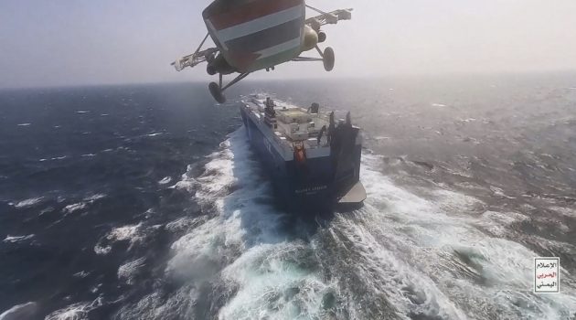 Συναγερμός στο παγκόσμιο εμπόριο λόγω των επιθέσεων των Χούθι σε πλοία – Το επικίνδυνο ταξίδι στην «Πύλη των Δακρύων»