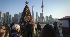 Κίνα: Λαμπερές χριστουγεννιάτικες διακοσμήσεις εν μέσω ανησυχιών περί ξένων επιρροών