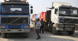 Ιδιωτικά φορτηγά εισήλθαν στη Γάζα για πρώτη φορά από την…