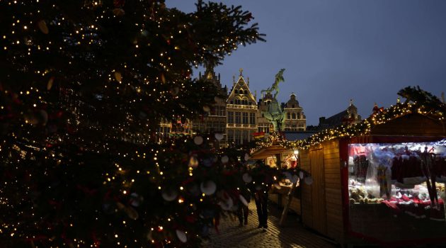 Βέλγιο: Μία γυναίκα τραυματίστηκε θανάσιμα από Χριστουγεννιάτικο δέντρο που παρασύρθηκε από ανέμους