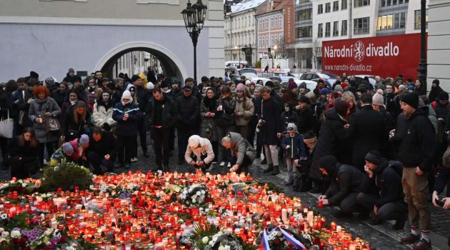 Πράγα: Ημέρα εθνικού πένθους το Σάββατο – Ενός λεπτού σιγή το μεσημέρι για τα θύματα του μακελειού στο πανεπιστήμιο