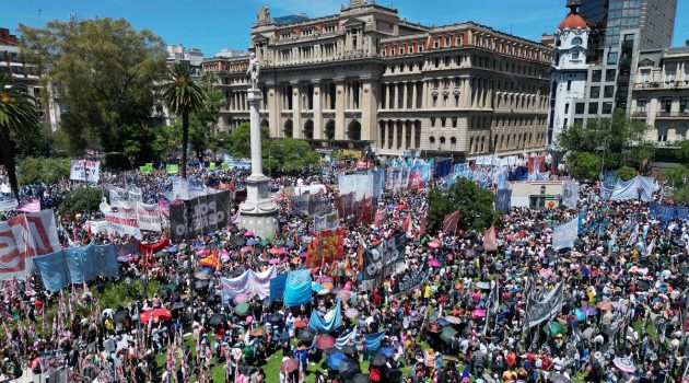 Αργεντινή: Τρίτη μαζική διαδήλωση σε οκτώ μέρες κατά των μέτρων Μιλέι – Προσαγωγές από την αστυνομία