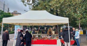 Αγρίνιο: Χριστουγεννιάτικο Βazaar στην Πλατεία Δημοκρατίας από το Κ.Δ.Α.Π.μεΑ του…