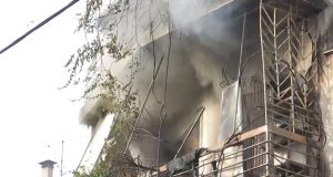 Νέα Σμύρνη: Πυρκαγιά σε διαμέρισμα – Ηλικιωμένη μεταφέρθηκε στο νοσοκομείο