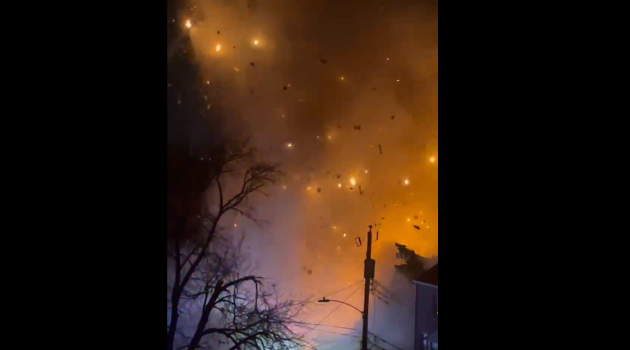 ΗΠΑ: Τεράστια έκρηξη σε σπίτι στη Βιρτζίνια στη διάρκεια αστυνομικής έρευνας – Δείτε βίντεο